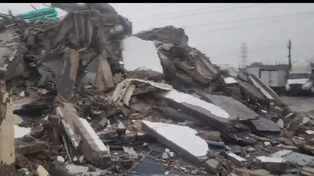 One Dead in Avenor Building Collapse, Rescue Teams Race to Find Survivors