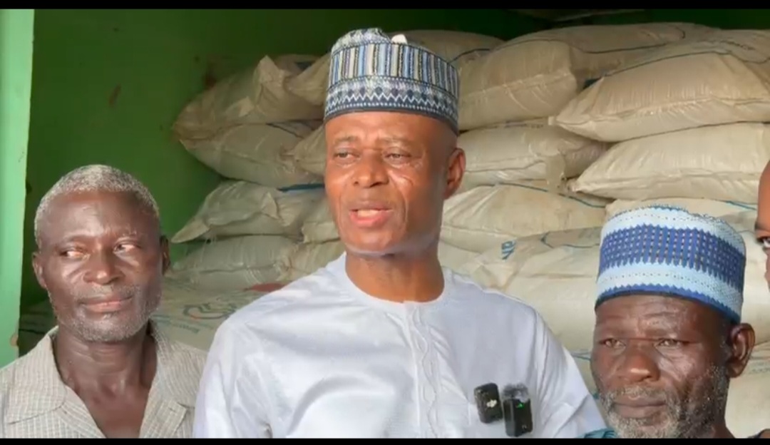 Bole-Bamboi MP Donates 500 Bags Of Fertilizer To Farmers In Larabanga