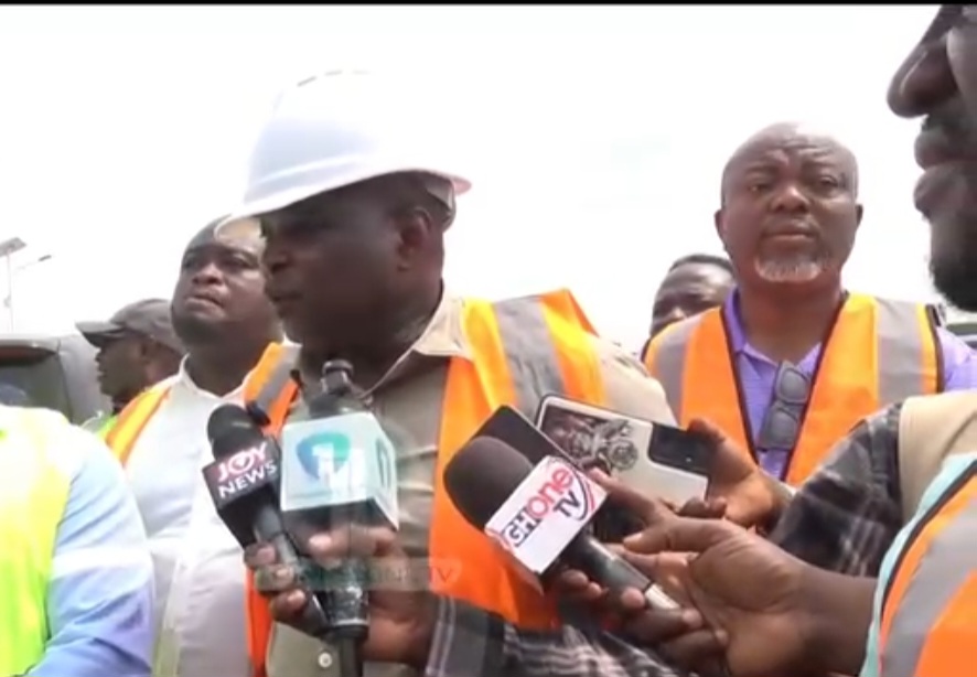Government to replace grid-powered streetlights with solar – Roads Minister