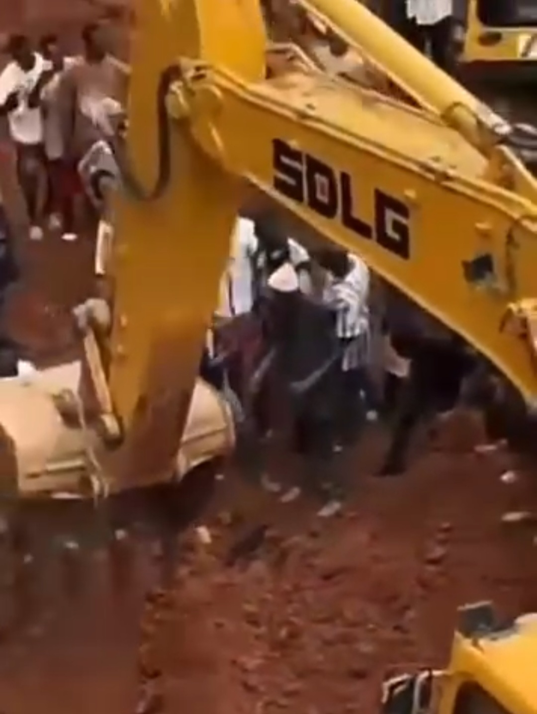 7 Feared Dead After Galamsey Pit Collapses At Asaman Tamfoe Near Anyinam