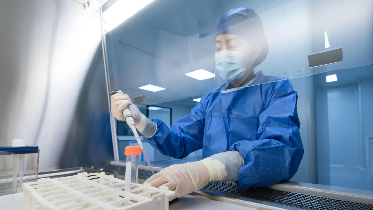 UK Scientists Developing Promising Ebola Vaccine for Trials Soon